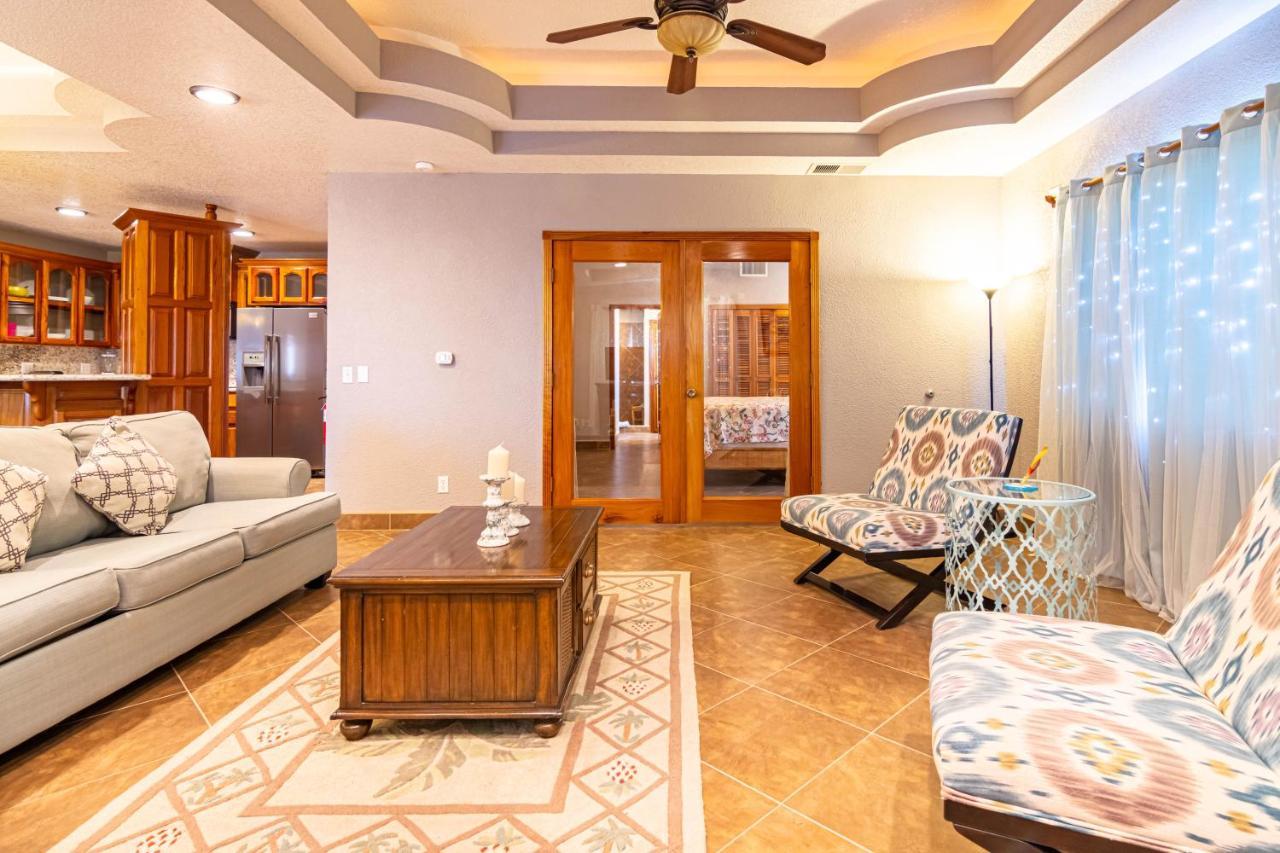 Lighthouse Beach Villas 圣佩德罗 外观 照片